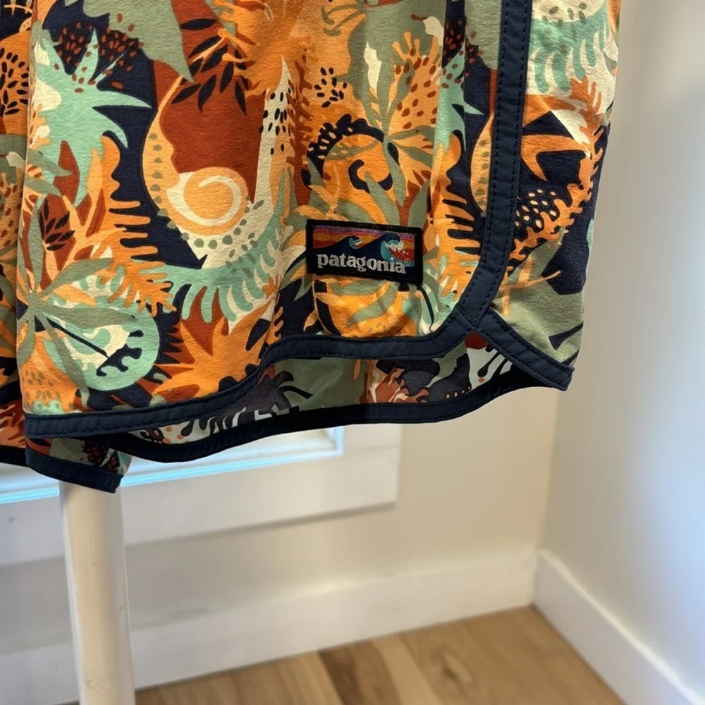 Patagonia Scallop Hem Stretch Wavefarer Boardshort, Size 33